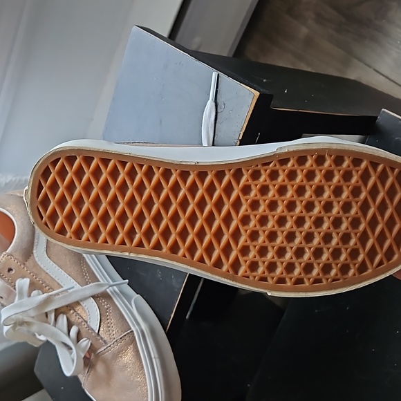 Shoes - Picture 4 of 5